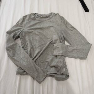 Vuori Halo ruched long sleeve top - Light grey - Size small - SMALL FLAWS